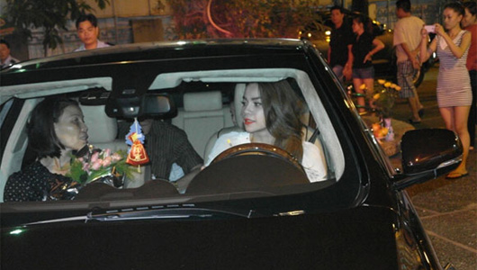 Nữ “sao” Việt nào sở hữu nhiều xế sang nhất? Xe-_HNH-7.jpg