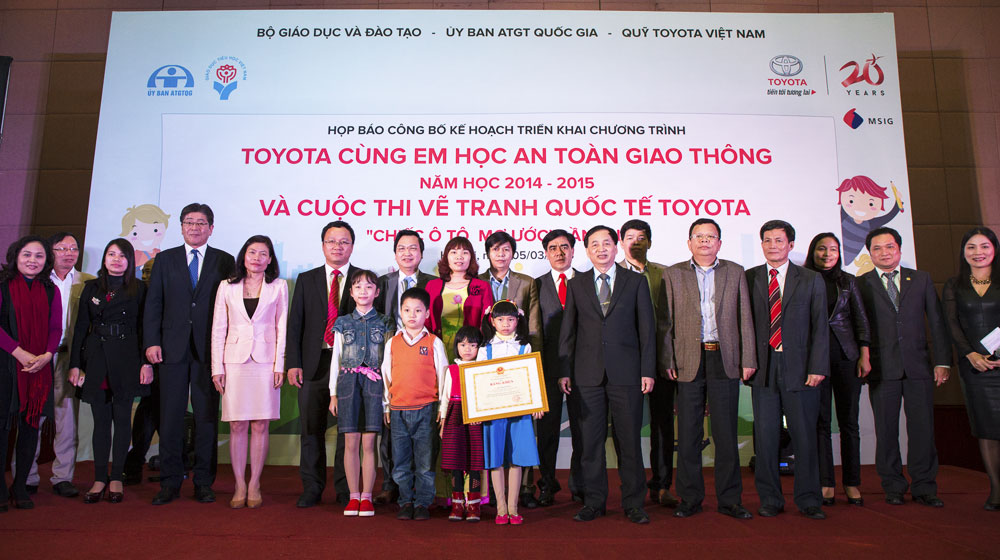 Trẻ em Việt hào hứng vẽ “Chiếc ôtô mơ ước” toyota-vietnam.jpg