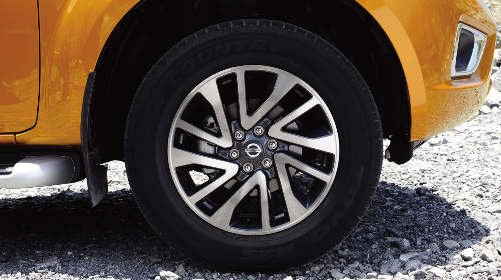 Nissan Navara 2015 chính thức ra mắt, giá bán từ 645 triệu đồng navara-2015 (1).jpg