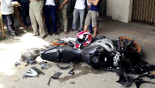 Tử vong vì “biểu diễn” môtô phân khối lớn moto.jpg