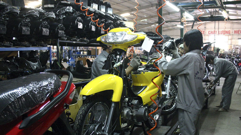 Hãng xe đổi chiêu, xe máy đồng loạt tăng giá mạnh san-xuat-xe-may.jpg