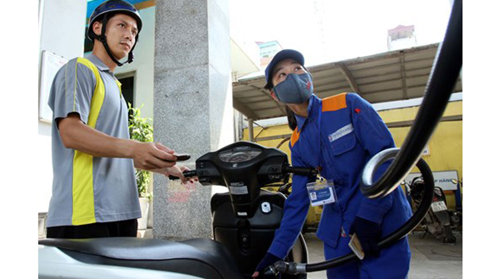 Giá xăng tăng 1.600 đồng/lít từ 15h chiều nay gia xang.jpg