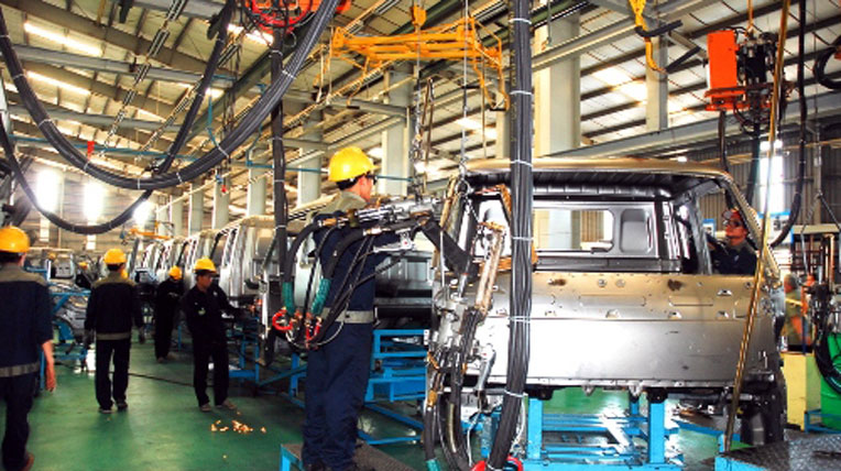 Ôtô made in Việt Nam: Chả ai dại đầu tư lớn? nganh-o-to11.jpg