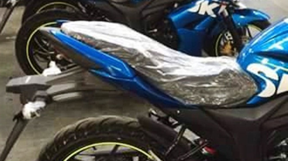 Đối thủ của Honda CBR150R và Yamaha R15 tiếp tục lộ ảnh nóng tiep-tuc-lo-mau-sportbike-150-moi-cua-suzuki-9124-1426056836-54ffe6849e4e7.jpg