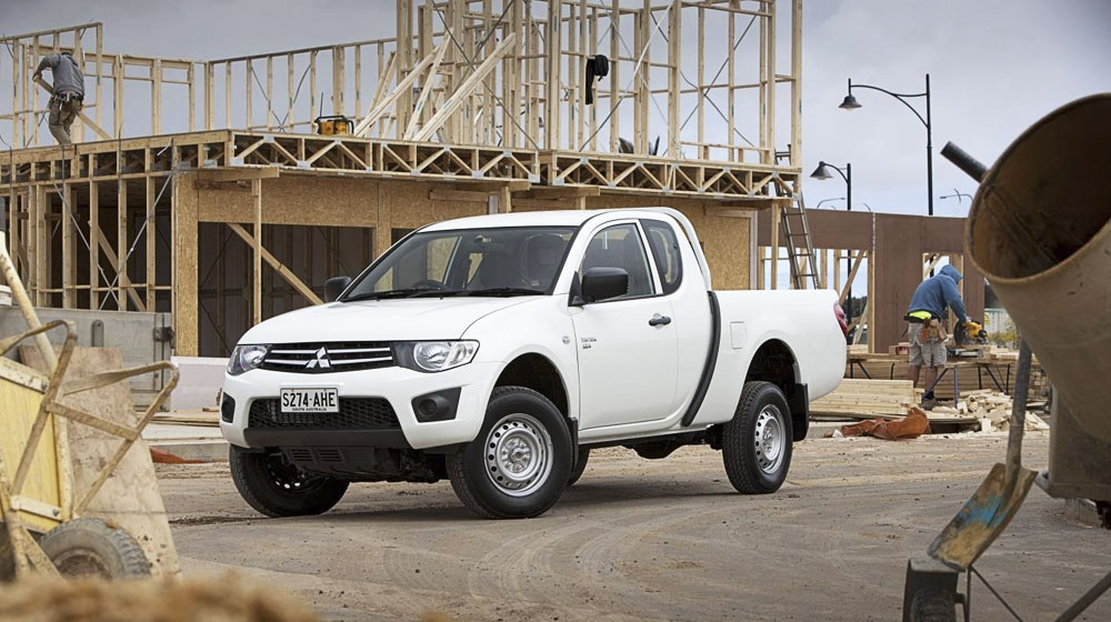 Xe bán tải nào rẻ nhất thị trường Việt? Mitsubishi-Triton-Club-Cab-1.jpg