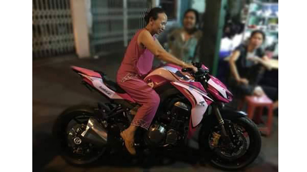 Biker Sài thành độ Kawasaki Z1000 phong cách Hello Kitty 11062135_1623466884539749_4800049921181697535_n.jpg