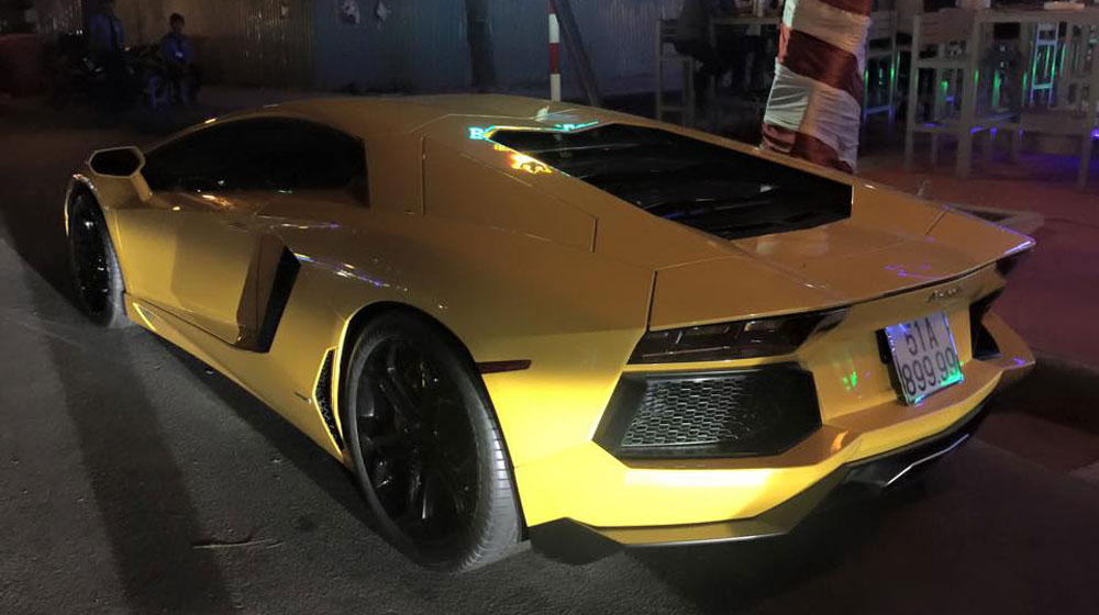 Siêu phẩm Lamborghini Aventador thứ 2 tại Việt Nam ra biển trắng aventador cam (2).jpg