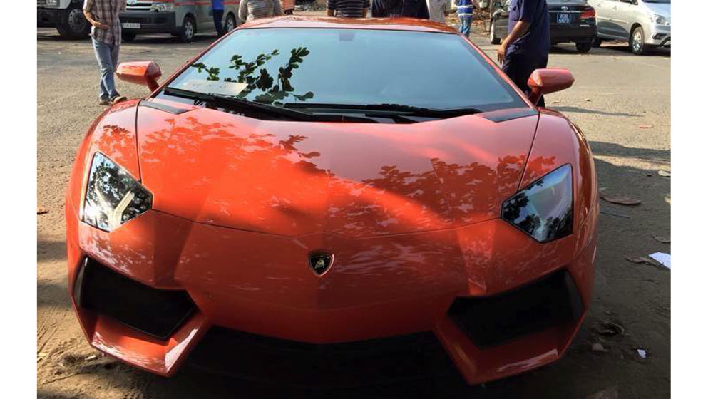 Siêu phẩm Lamborghini Aventador thứ 2 tại Việt Nam ra biển trắng aventador cam (3).jpg