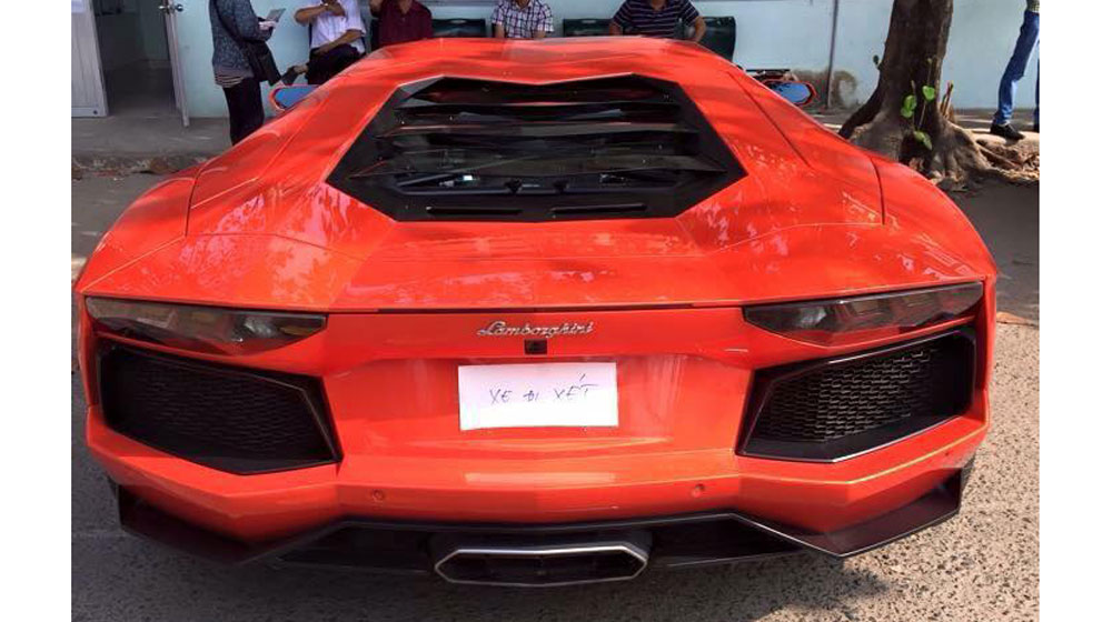 Siêu phẩm Lamborghini Aventador thứ 2 tại Việt Nam ra biển trắng aventador cam (4).jpg