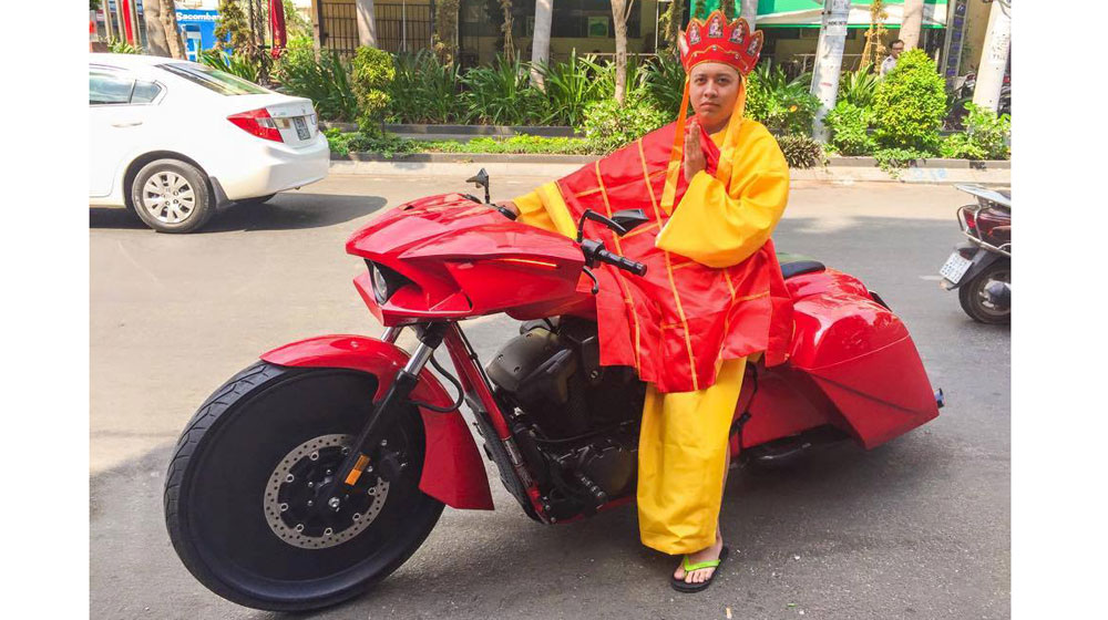 “Đường Tăng” phiên bản Việt đi tông chạy PKL là ai? duong tang phien bản việt (3).jpg