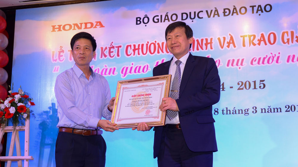 Tổng kết và trao giải “ATGT cho nụ cười ngày mai” hvn.jpg