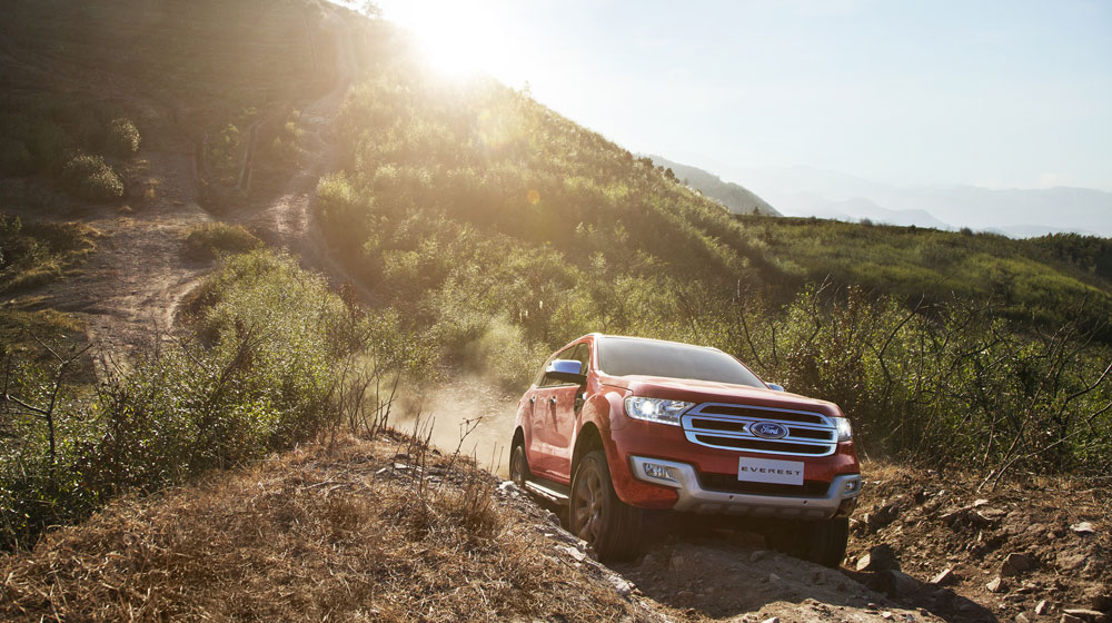 Lột xác hoàn toàn, Ford Everest 2015 gây sức ép lên các đối thủ New_Ford_Everest_Track.jpg