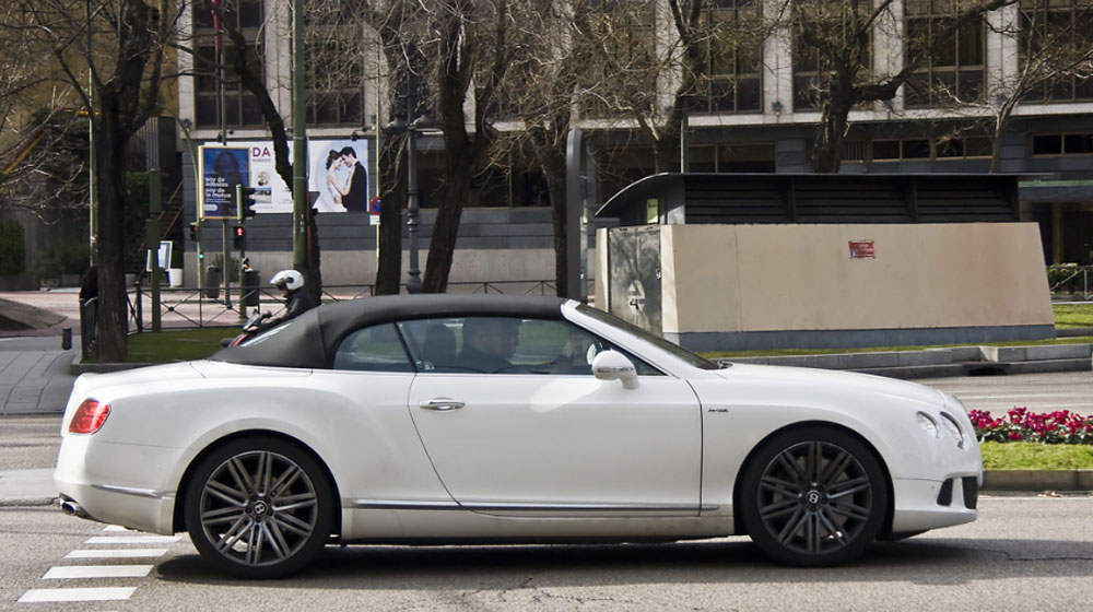 Thua trận siêu kinh điển, dàn xế khủng của sao Real bị hỏi thăm bentley-continental-gtc-speed-2013-c930828012014233141_3.jpg