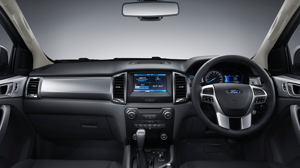 Ford Ranger 2015 có gì mới so với phiên bản cũ? Táp lô 1.jpg