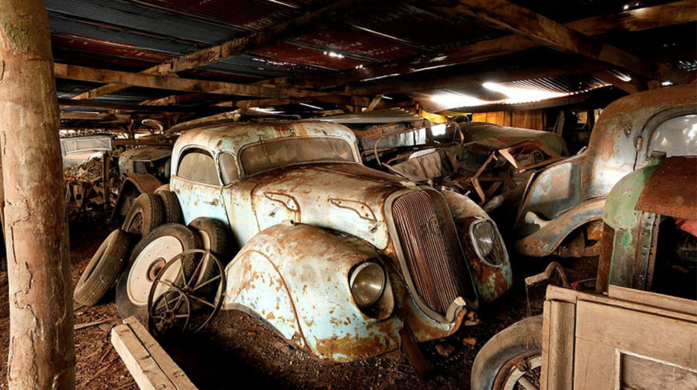 Ảnh kho xe cổ trị giá gần 30 triệu USD tại Pháp treasure-vintage-old-classic-cars-retromobile-france-roger-baillon-131-1.jpg