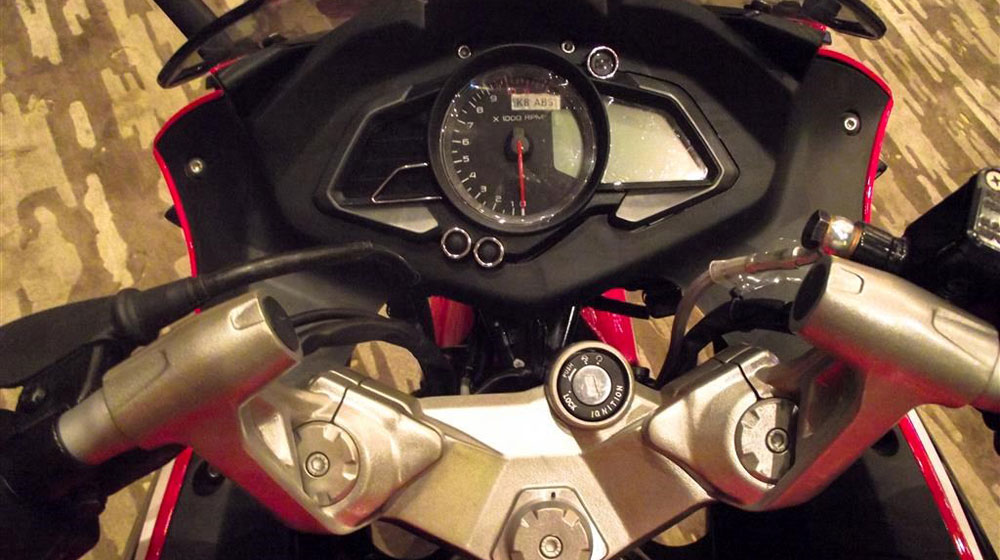 “Giật mình” với mô-tô 200 phân khối giá rẻ vừa ra mắt Bajaj-Pulsar-RS-200-Instrument-Console.jpg