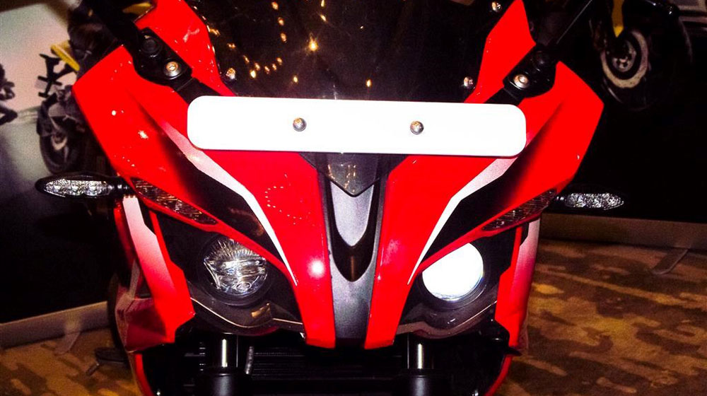 “Giật mình” với mô-tô 200 phân khối giá rẻ vừa ra mắt Bajaj-Pulsar-RS-200-Projectors.jpg