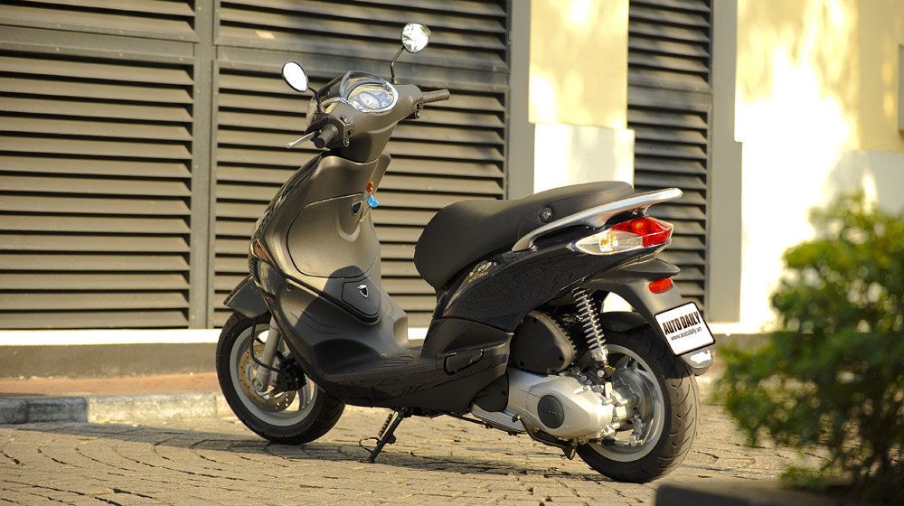 4 xe tay ga cốp rộng “bá đạo” tại Việt Nam Piaggio Fly 2014 (6).jpg
