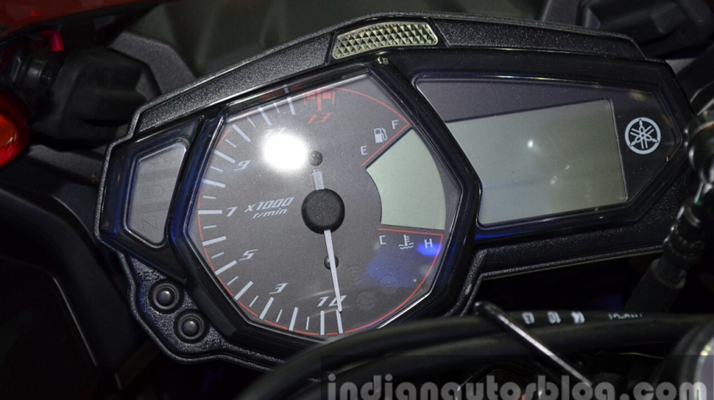 Ảnh chi tiết Yamaha  YZF-R3 Yamaha-YZF-R3-cluster-at-2015-Bangkok-Motor-Show-1024x678.jpg