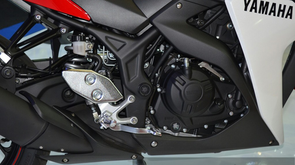 Ảnh chi tiết Yamaha  YZF-R3 Yamaha-YZF-R3-engine-at-2015-Bangkok-Motor-Show-1024x678.jpg
