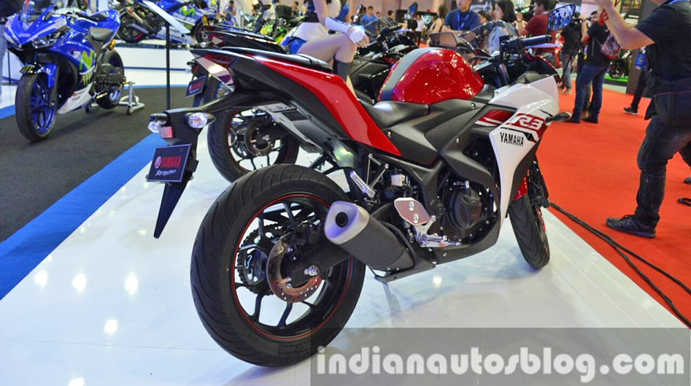 Soi chi tiết Yamaha YZF-R3 vừa ra mắt Yamaha-YZF-R3-rear-quarter-at-2015-Bangkok-Motor-Show-1024x678.jpg