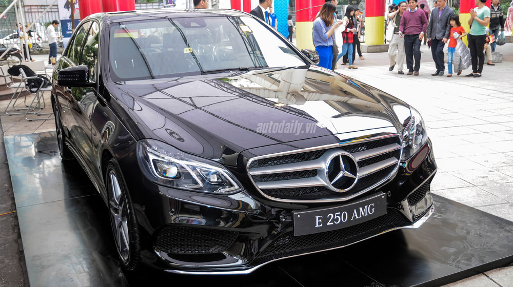 BMW và Mercedes-Benz tham gia Lễ hội Đức 2015 _AUT9660.jpg