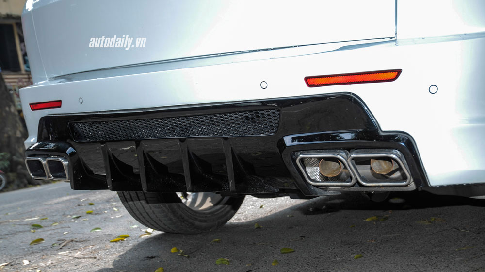 Ảnh chi tiết Range Rover cực ngầu với gói độ Lumma CLR SR tại Hà Nội A range Rover Lumma (10).jpg