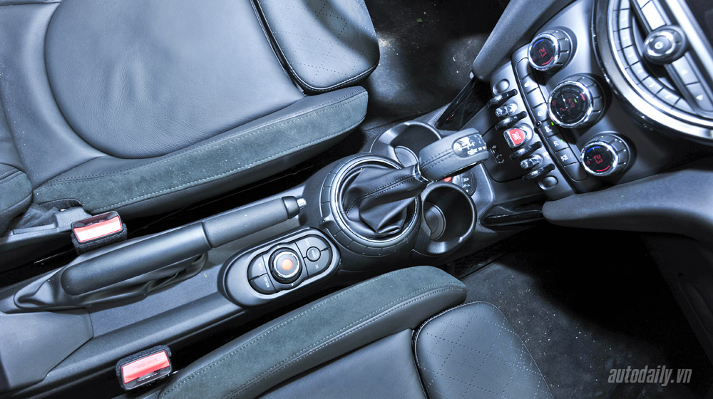 Ảnh chi tiết nội thất MINI Cooper S 2015 Mini Cooper S 2015 (36).jpg
