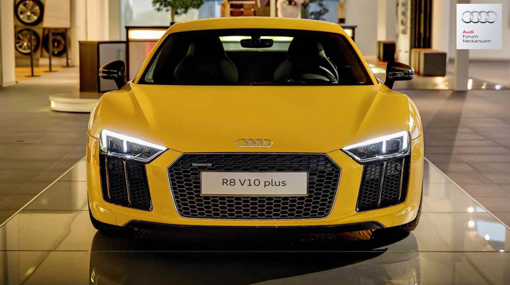 Audi “khoe” R8 V10 Plus sơn vàng tại trụ sở chính audi-r8-v10 (1).jpg