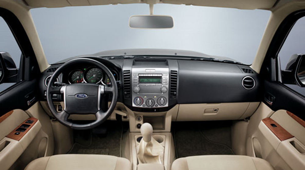 Những chi tiết nổi bật trên Ford Everest 2015 so với “người tiền nhiệm” ford-everest-noi-that (2).jpg