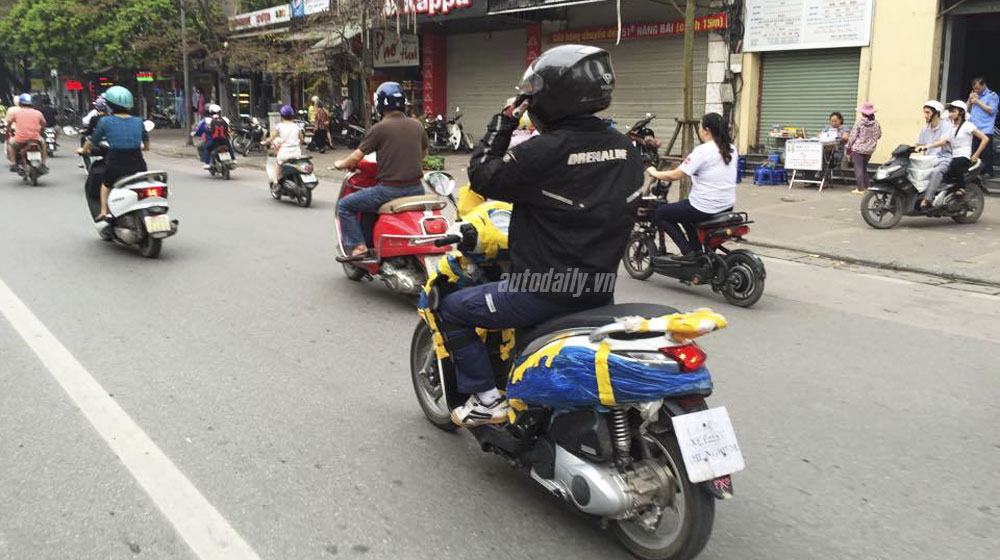 Xe Piaggio “mới tinh” xuất hiện trên đường phố Hà Nội Xe-Piaggio-moi-(1).jpg