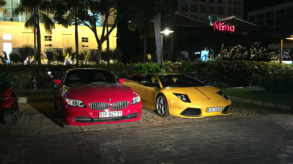 Dàn xế “khủng” trong lễ ra mắt “bom tấn” Fast & Furious 7 tại Sài Gòn BMW Z4 va Lamborghini Murcielago LP640-1.jpg