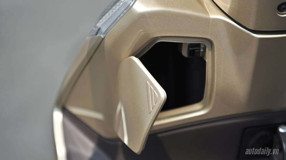 Ảnh chi tiết tiện nghi của Honda LEAD 2015