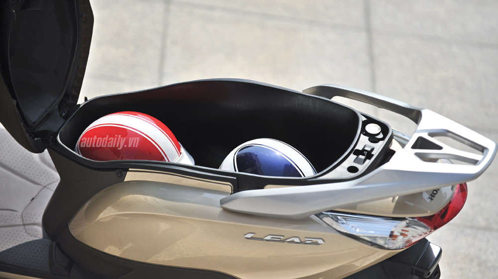 Ảnh chi tiết tiện nghi của Honda LEAD 2015 Honda Lead 2015 (33).jpg