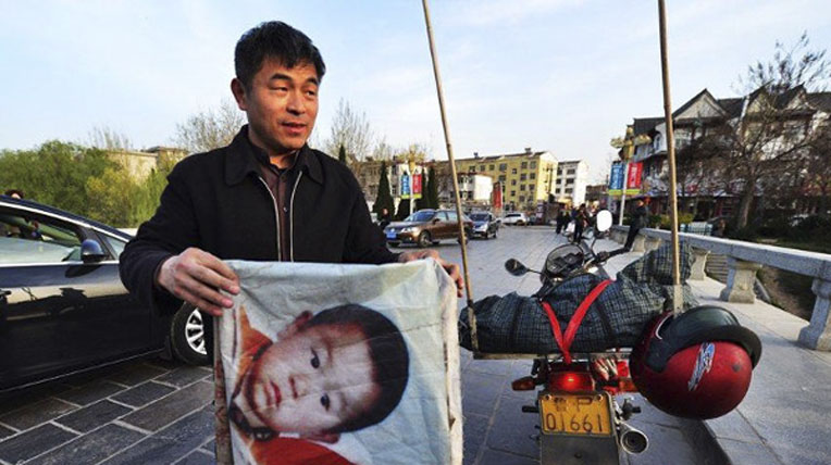 Người cha 18 năm lái xe máy đi tìm con lai-xe-may-400000km-2.jpg