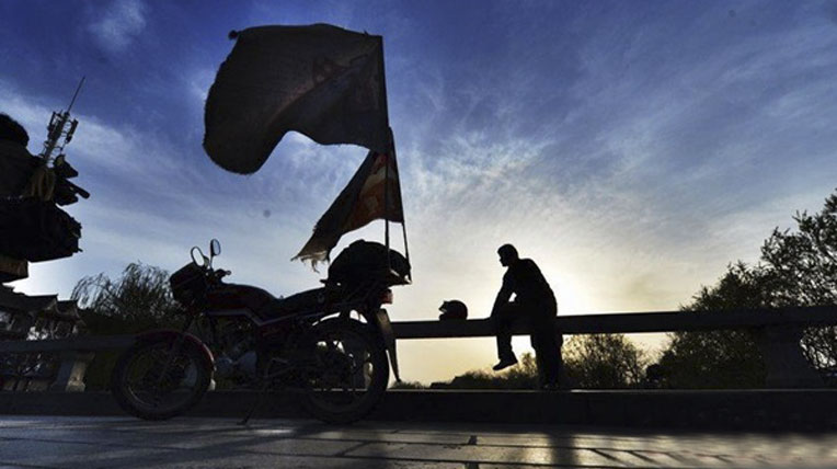 Người cha 18 năm lái xe máy đi tìm con lai-xe-may-400000km-3.jpg