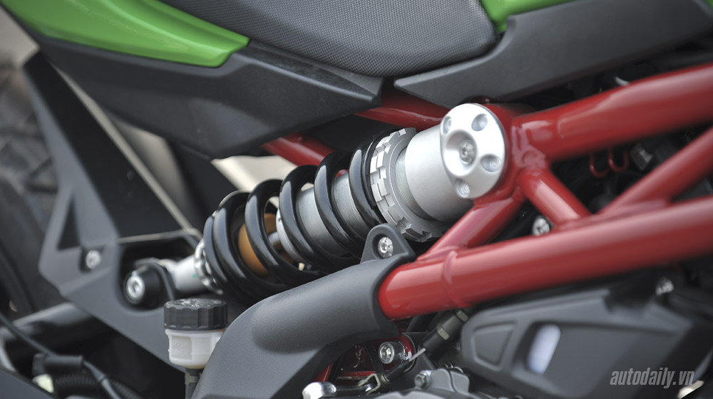 Cảm nhận môtô “giá mềm” Benelli BN302 Benelli BN302 (21).jpg