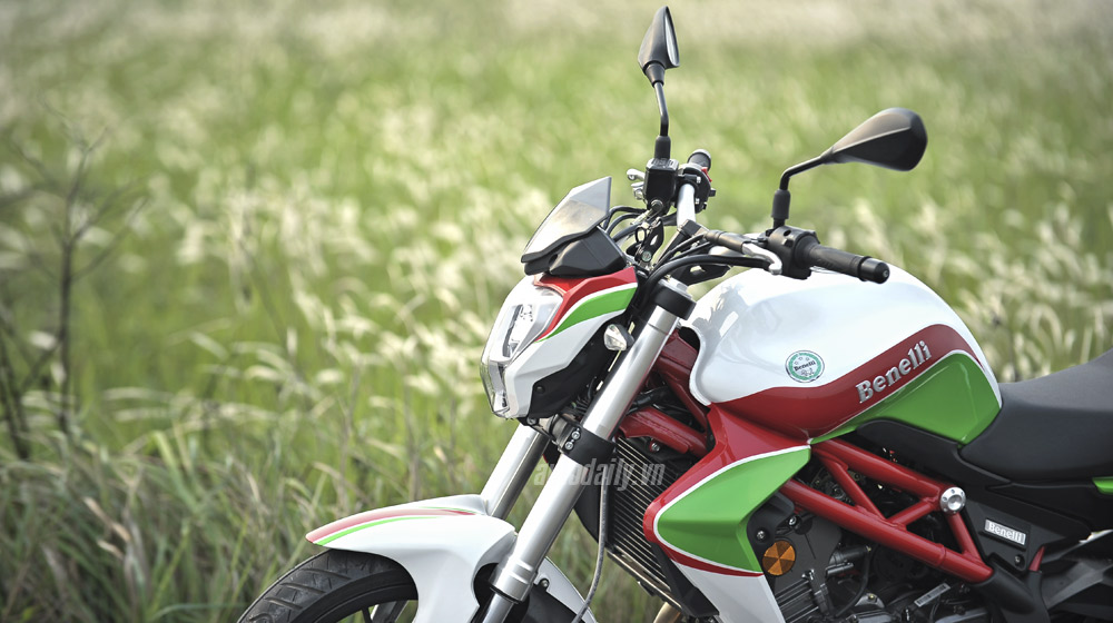 Cảm nhận môtô “giá mềm” Benelli BN302 Benelli BN302 (27).jpg