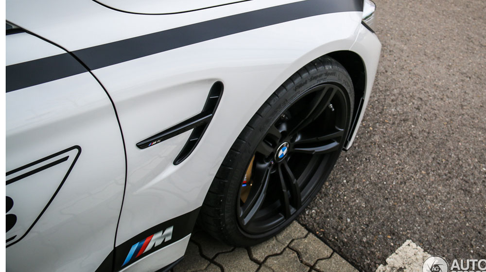 Ảnh chi tiết BMW M4 F82 Coupe DTM Champion Edition trên phố bmw-m4-f82-coupe-dtm-chamion-edition-c808528032015162718_10.jpg