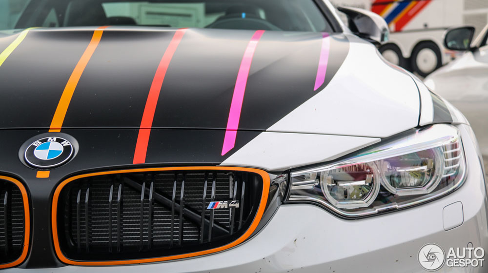 Ảnh chi tiết BMW M4 F82 Coupe DTM Champion Edition trên phố bmw-m4-f82-coupe-dtm-chamion-edition-c808528032015162718_6.jpg