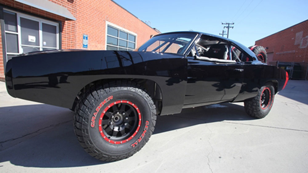Ai tạo ra những chiếc xe độc nhất vô nhị trong “Fast & Furious 7”? dodge-charger-armored-front-three-quarter_1.jpg