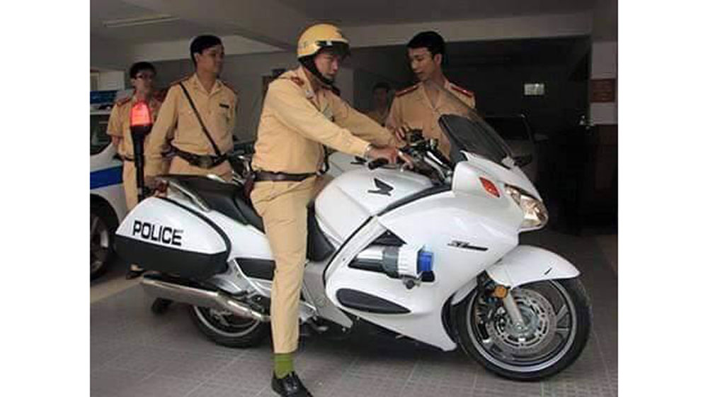 CSGT Đà Nẵng nhận 4 mô-tô 
