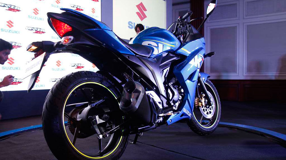 Suzuki Gixxer SF: Mô-tô thể thao cỡ nhỏ giá 1.340 USD Suzuki-Gixxer-SF-Rear-Profile.jpg