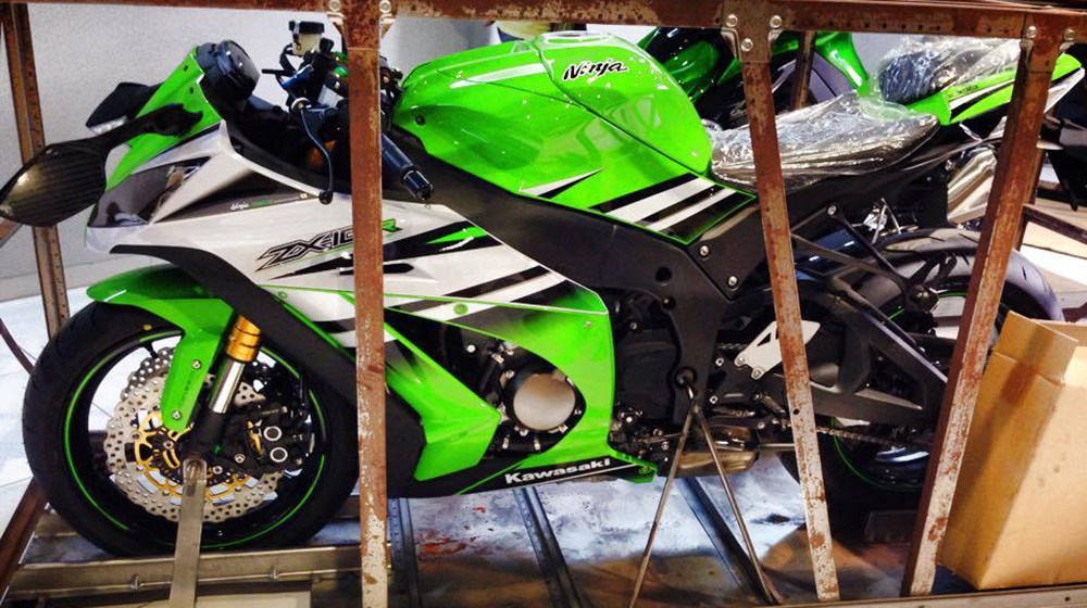 Bộ đôi Kawasaki chính hãng đầu tiên về Việt Nam Kawasaki (2).jpg