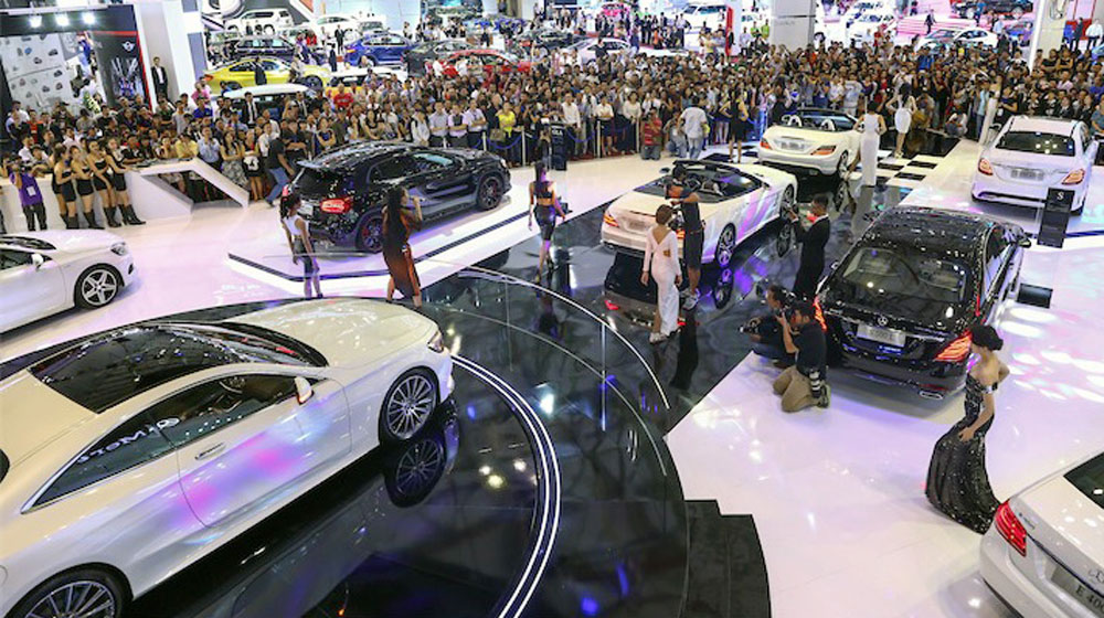 Xe nhập châu Âu rẻ trăm triệu: Nhà giàu lại sướng thi truong xe sang (1).jpg