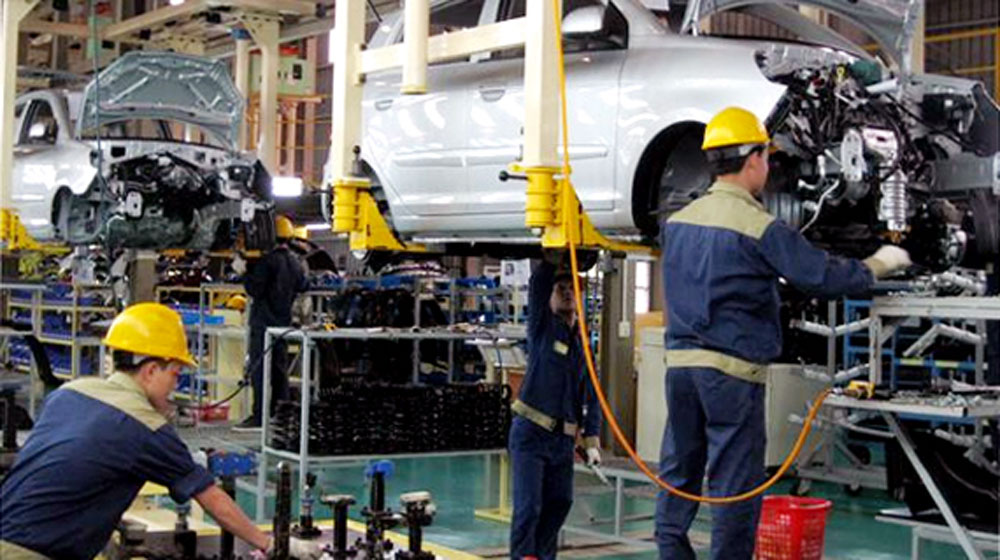 Doanh nghiệp ô tô Việt: Làm chủ hay làm thuê? oto-viet.jpg