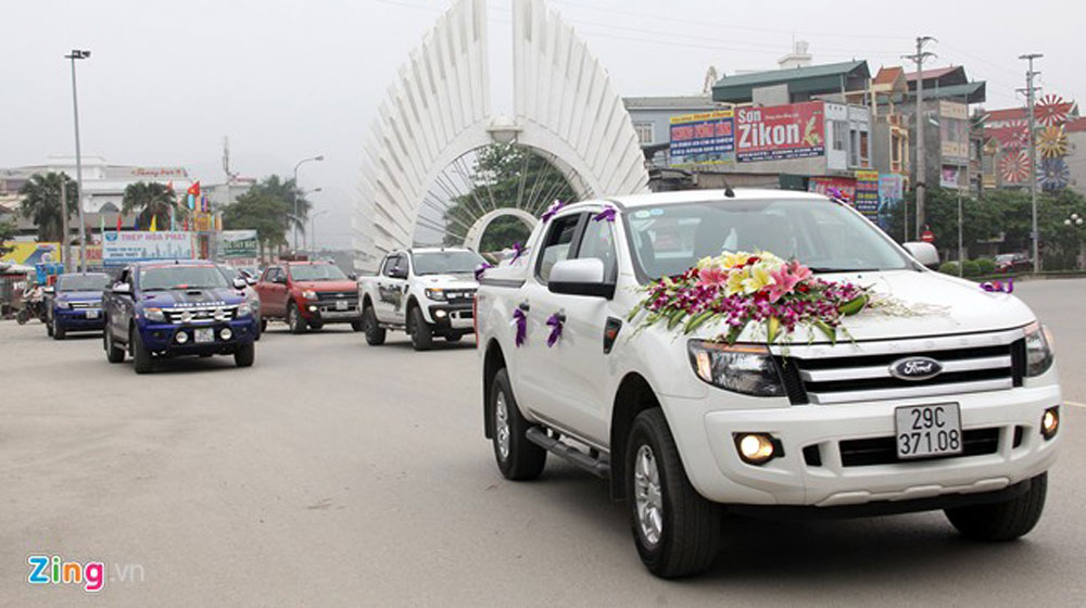 18 chiếc xe bán tải đi đón dâu ở Hà Nội ranger4_zing_1.jpg