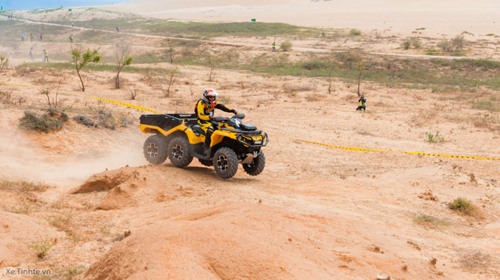 Khai mạc Giải đua xe địa hình trên cát đầu tiên ở Việt Nam Dua-xe-dia-hinh-2015-23.jpg