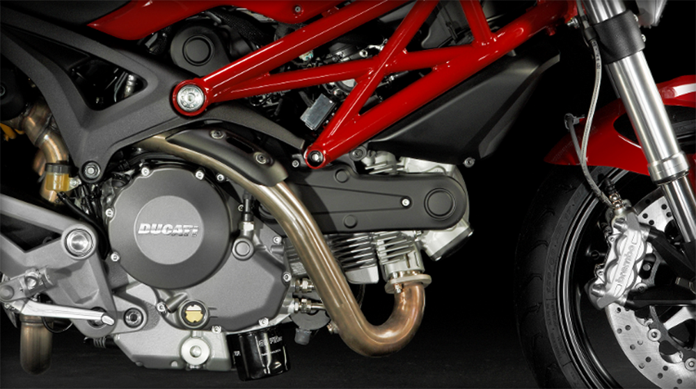 Kawasaki Z800 vs. Ducati Monster 795: Cuộc chiến bắt đầu So sanh Z800 va Monster 795 (1).png