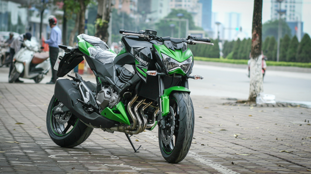 Kawasaki Z800 vs. Ducati Monster 795: Cuộc chiến bắt đầu So sanh Z800 va Monster 795 (3).jpg
